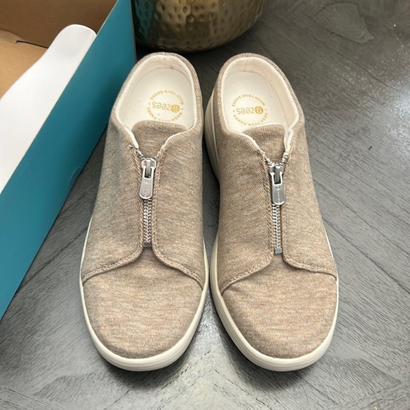 Bzees Easy Going Mule (WIDE) - Picture 4 of 8